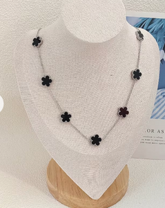 Collar de trébol negro + CAJA